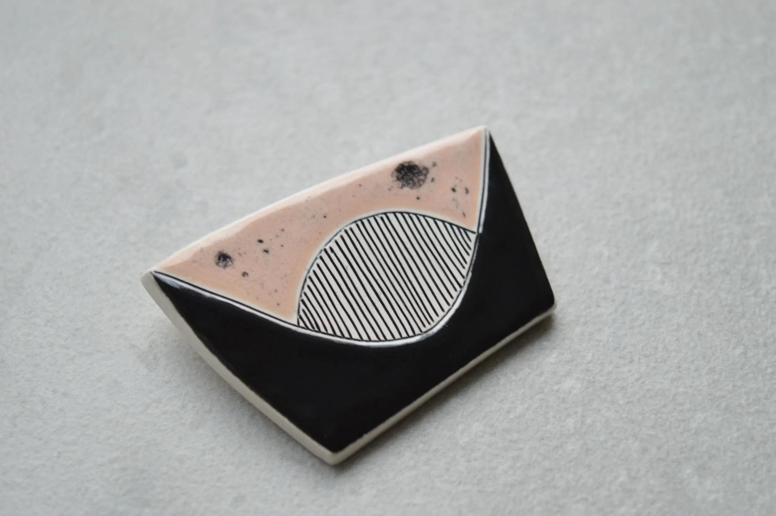 Ceramic brooch - Dusky peach