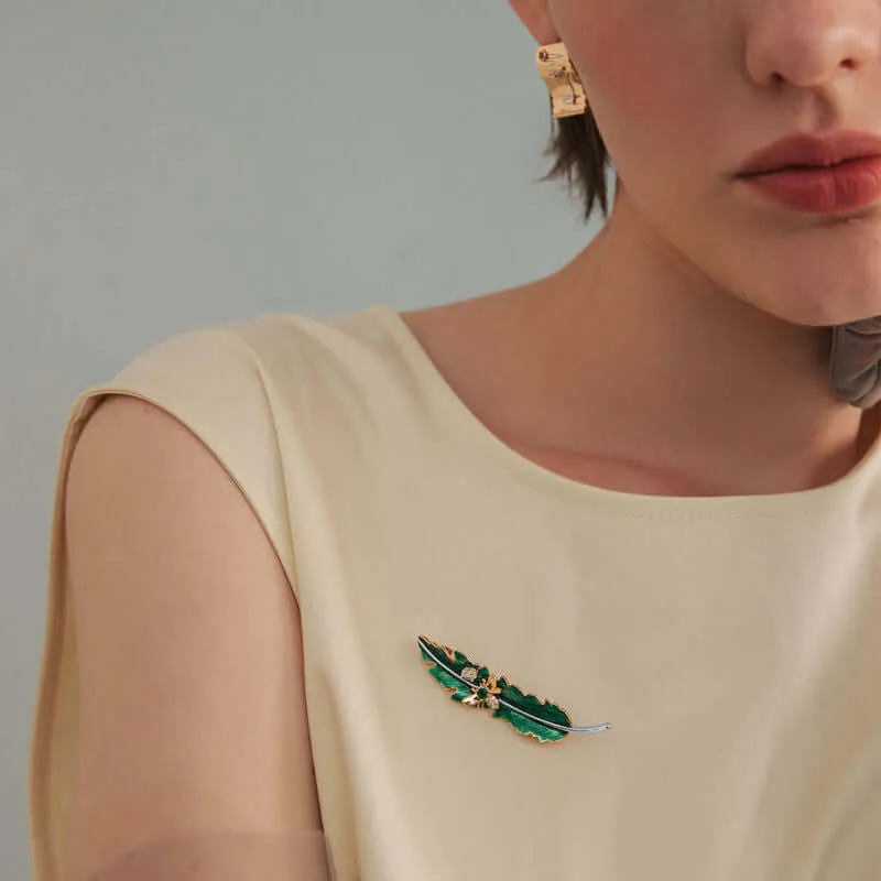 Copper leaf bee brooch
