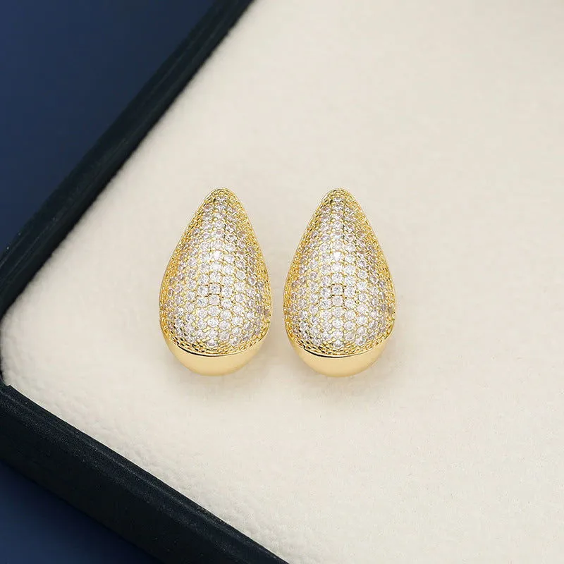 Dazzling Teardrop Stud Earrings - Add a Touch of Elegance to Any Outfit