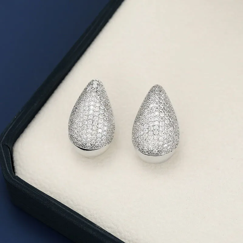 Dazzling Teardrop Stud Earrings - Add a Touch of Elegance to Any Outfit