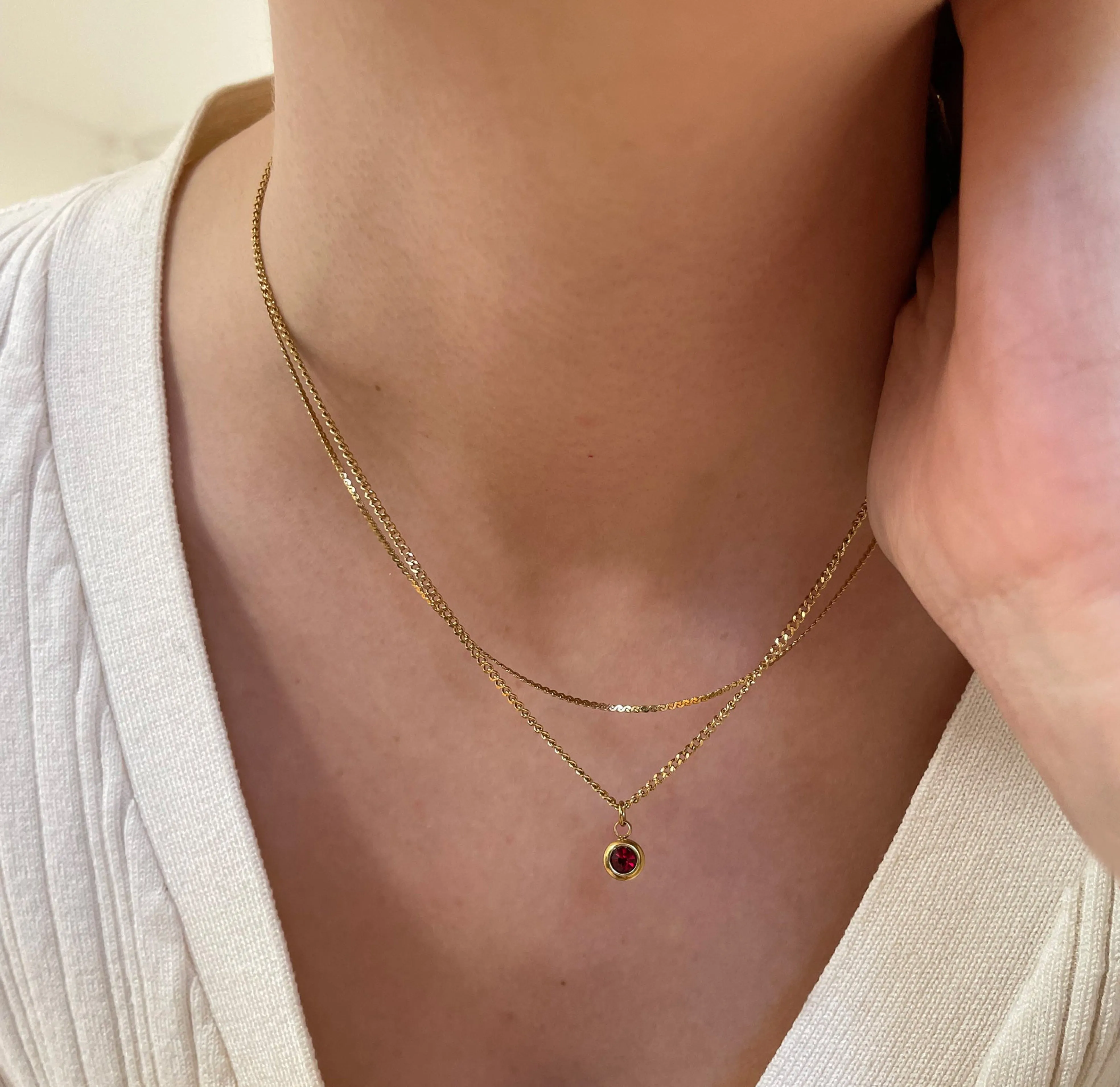 DELILAH GARNET BIRTHSTONE PENDANT NECKLACE - JANUARY