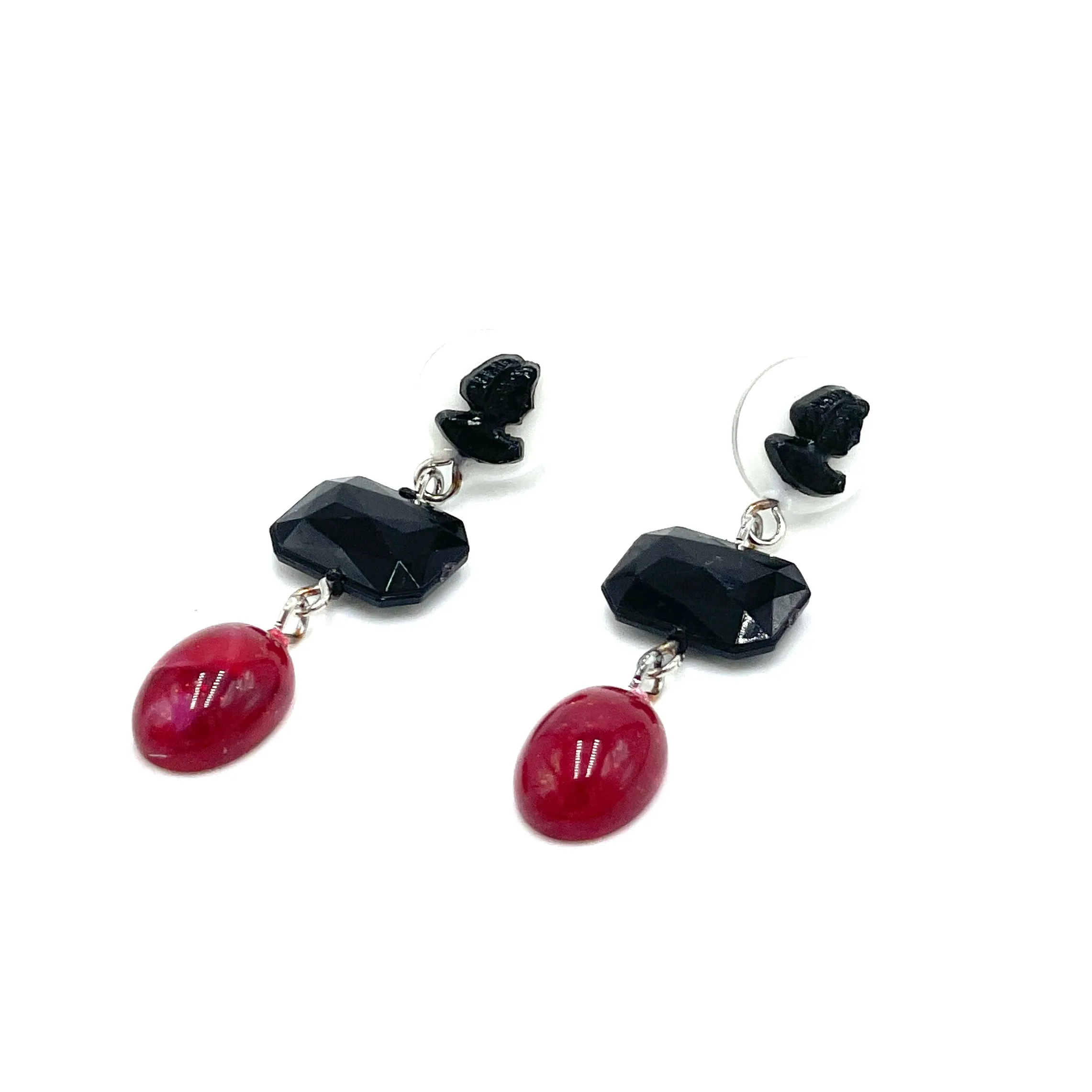 Faceted Onyx Cranberry & Cameo Lucite Trinket Earrings