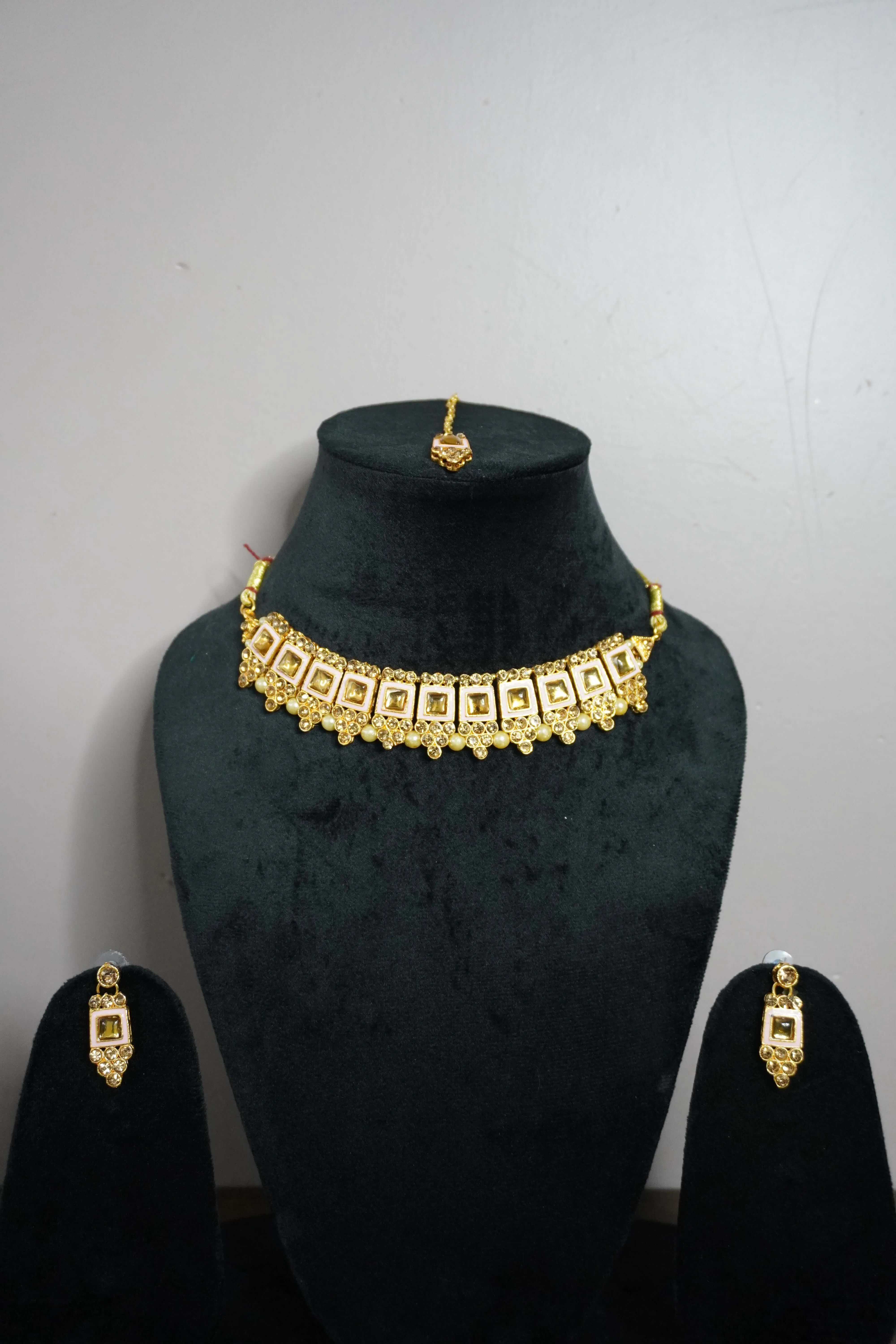 Pink Colour Kundan Necklace with Earring & Maang Tikka