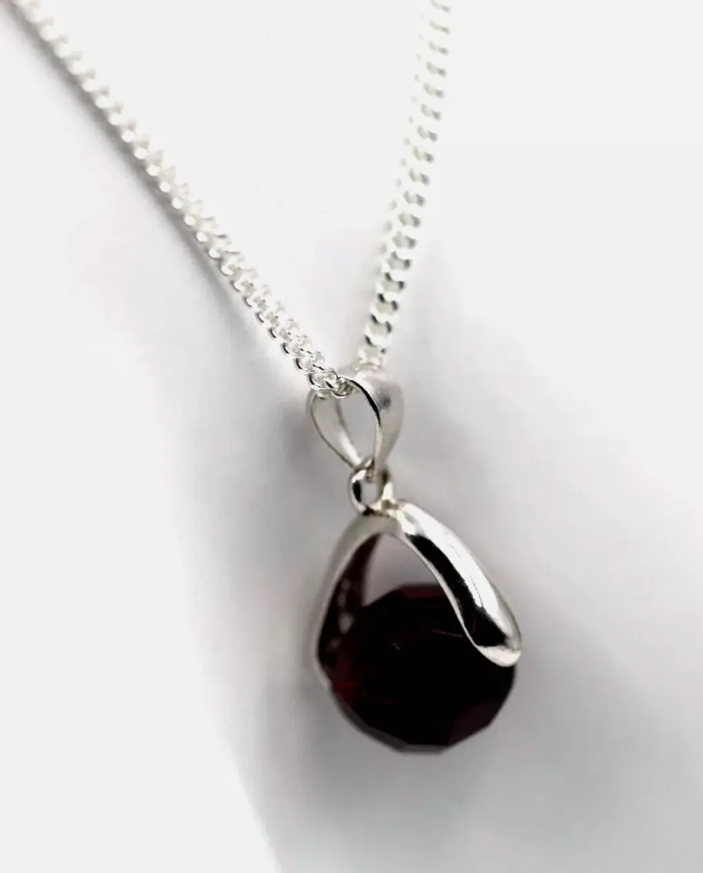 Sterling Silver 925 Curb Chain 50cm  12mm Spinner Garnet Bead Ball Pendant