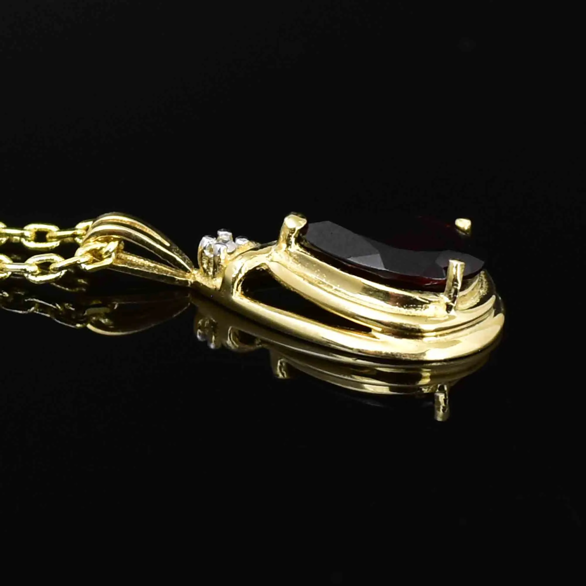 Vintage 10K Gold Pear Cut Garnet Diamond Pendant Necklace