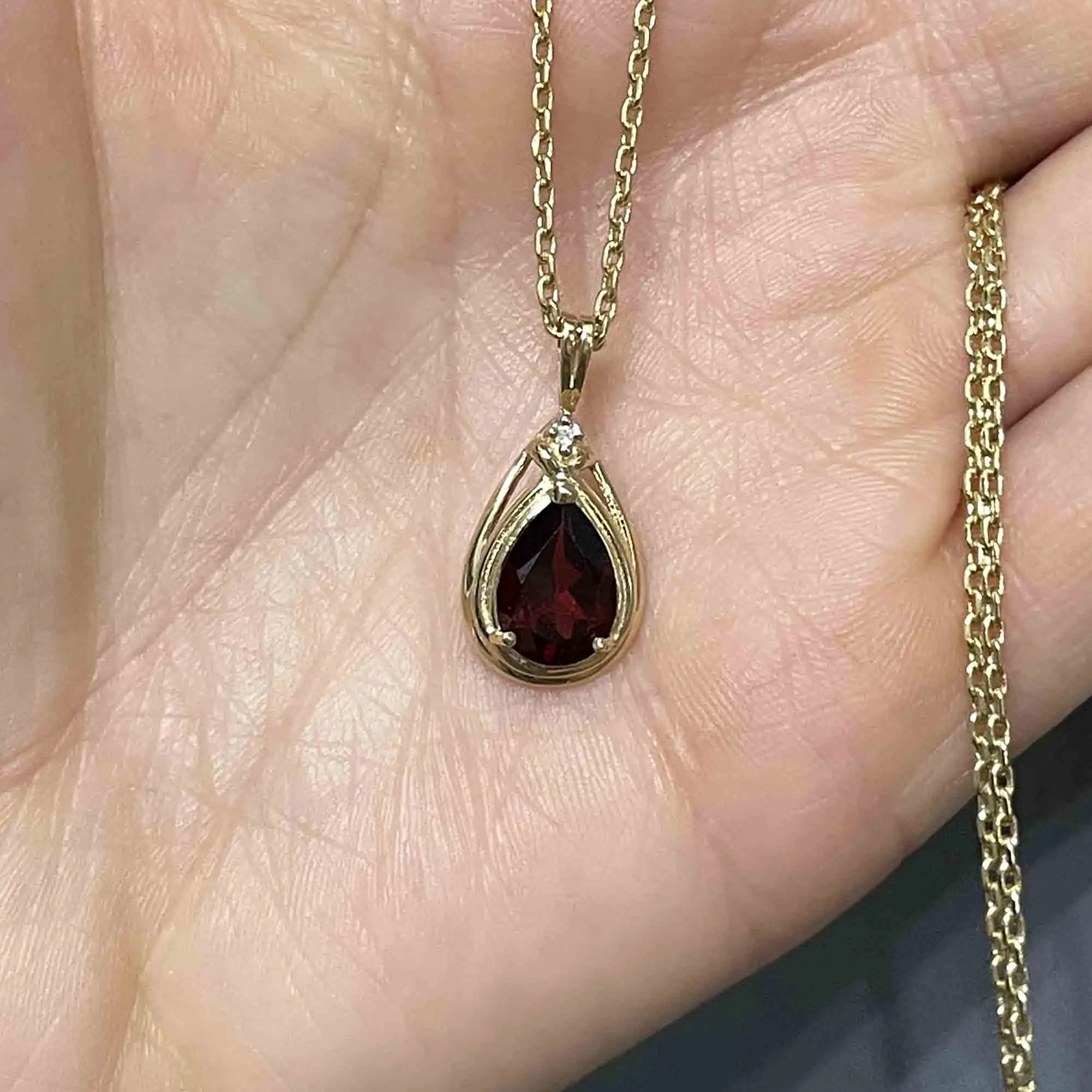 Vintage 10K Gold Pear Cut Garnet Diamond Pendant Necklace