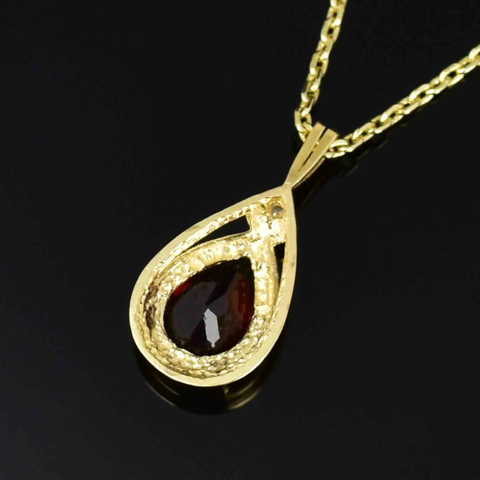 Vintage 10K Gold Pear Cut Garnet Diamond Pendant Necklace