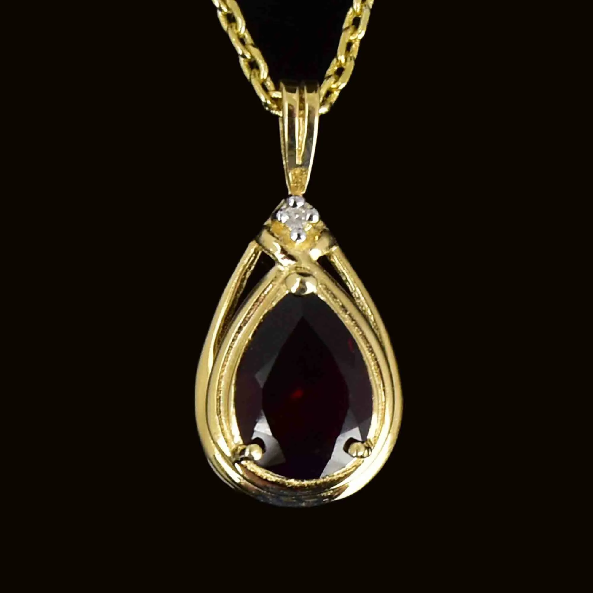 Vintage 10K Gold Pear Cut Garnet Diamond Pendant Necklace