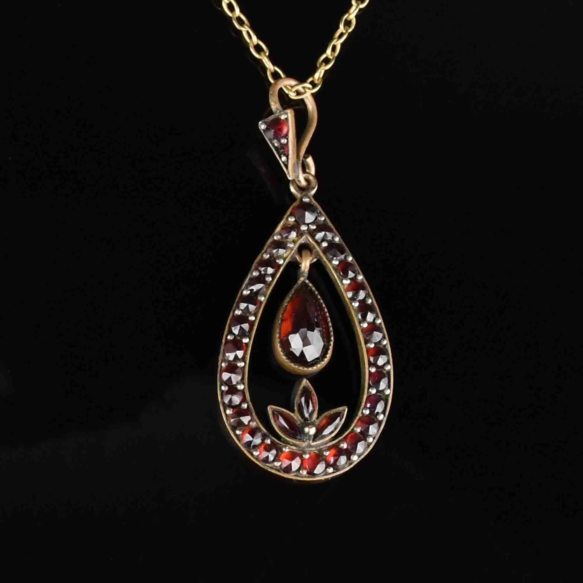 Vintage Teardrop Garnet Pendant Necklace