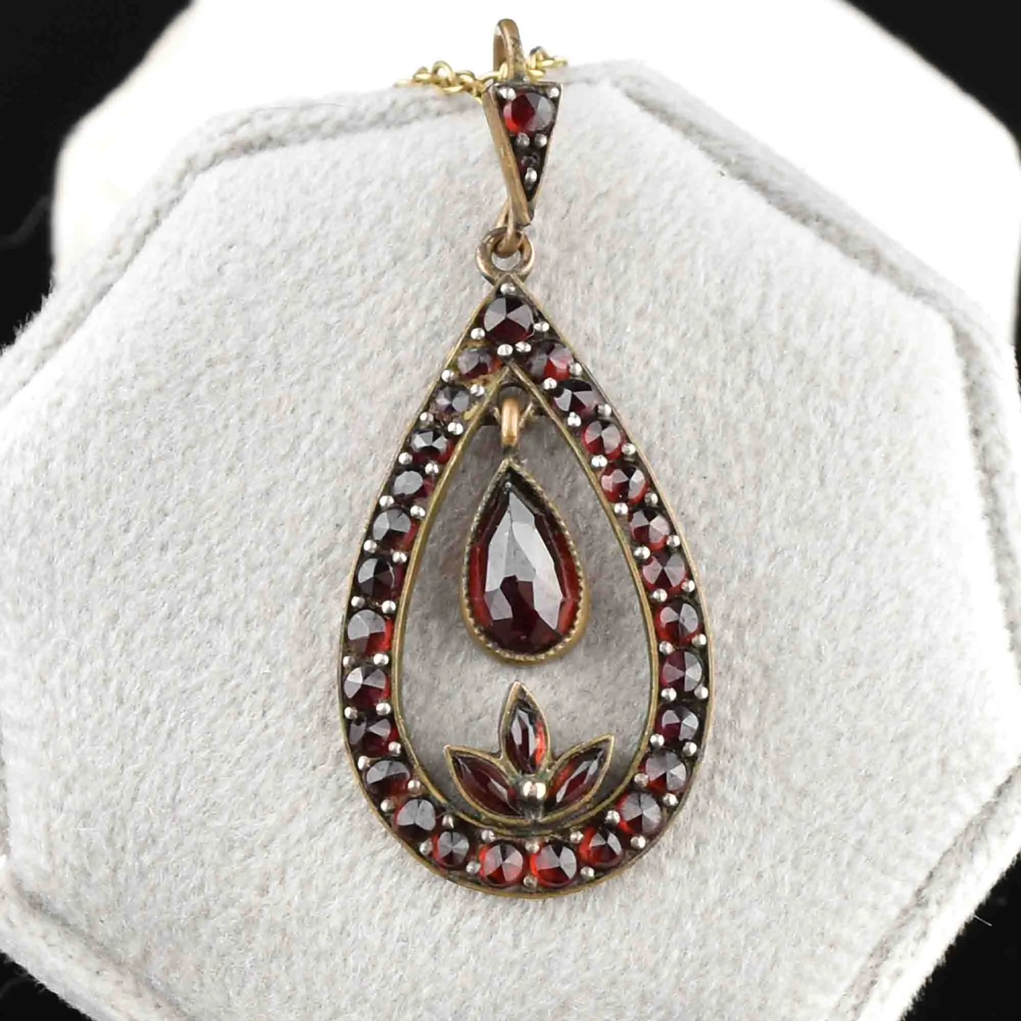 Vintage Teardrop Garnet Pendant Necklace