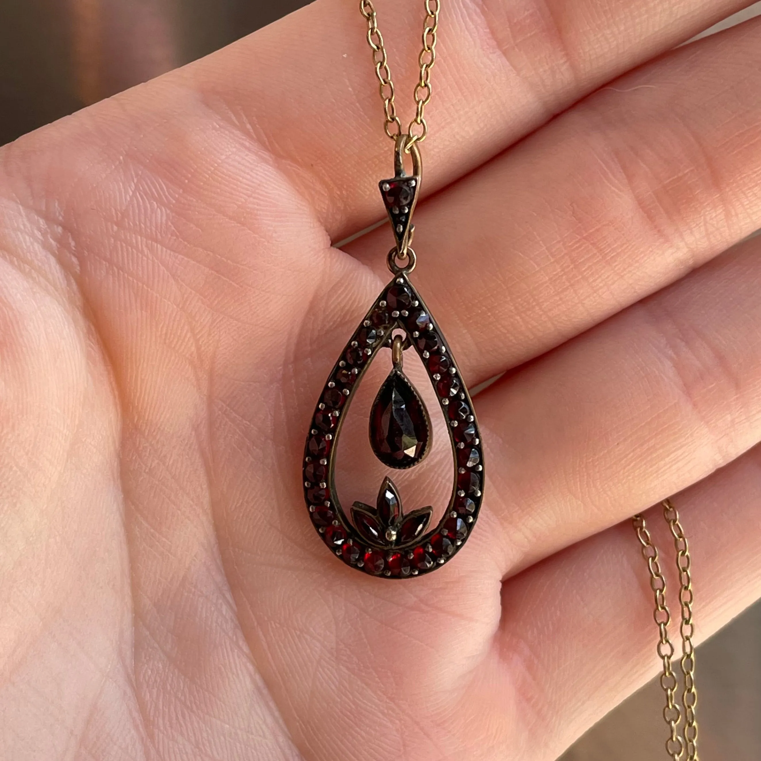 Vintage Teardrop Garnet Pendant Necklace